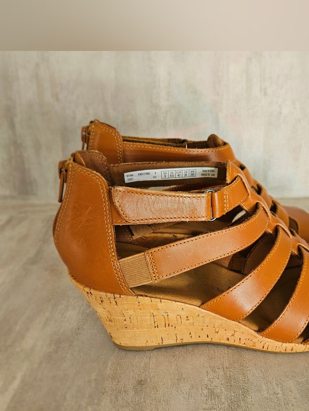 ROCKPORT Women's Cognac Brown Leather Wedge Sandals Size 9 Wide Strappy Back Zip - Picture 2 of 16